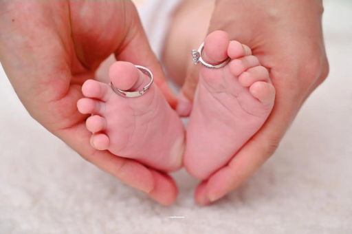 哪里可以供卵代生孩子怀孕多久会出现症状